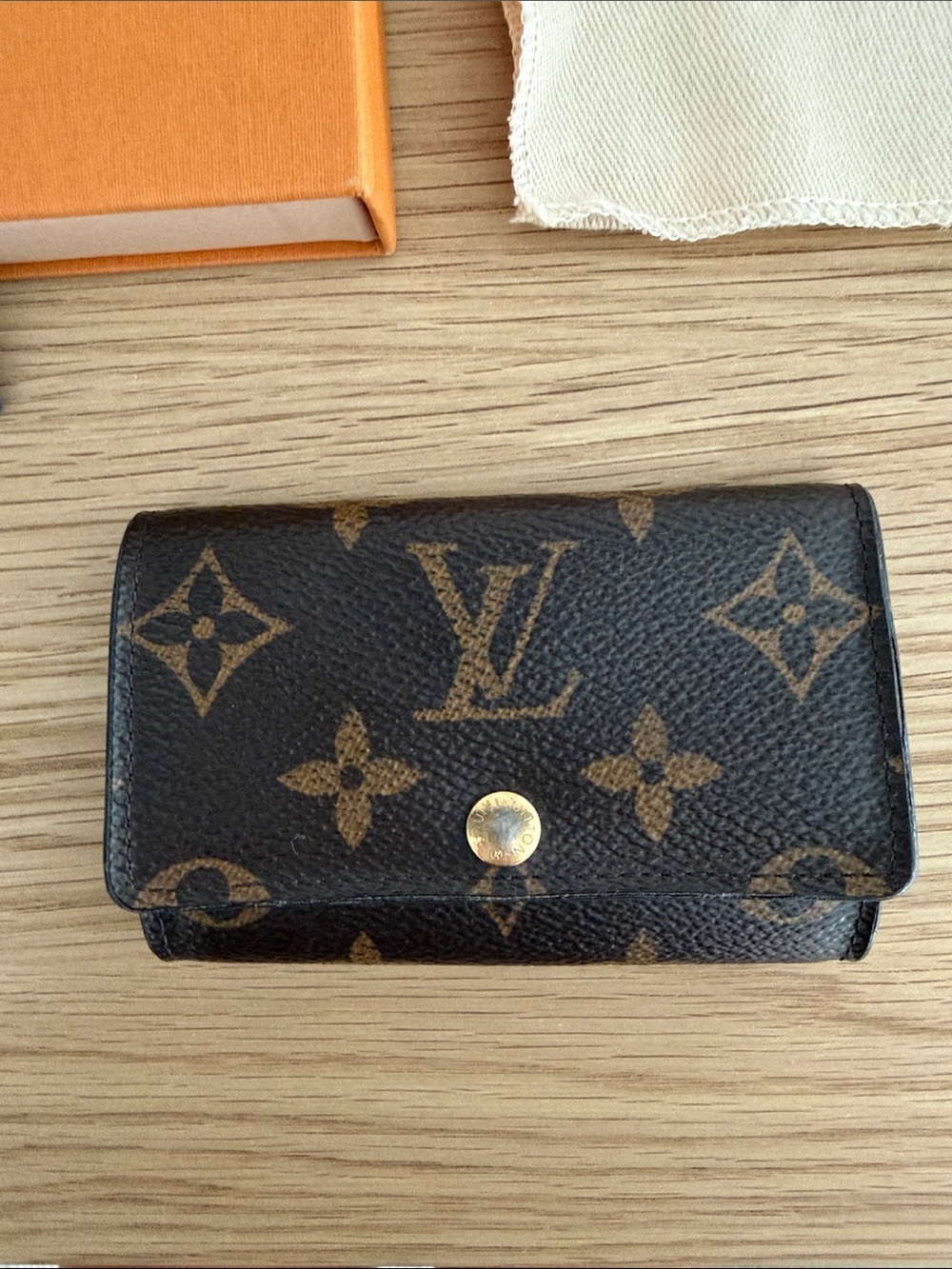 Authentic Louis Vuitton 6 Key Holder